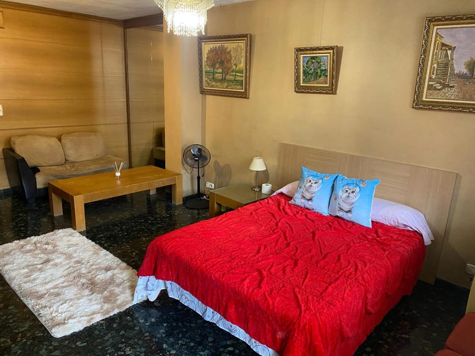 Habitación central en piso compartido en valencia Vacation rental in Valencia