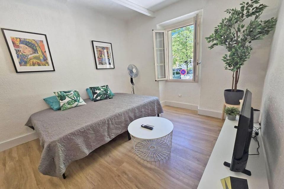 GregBnb - Appartement 1 chambre 39 m2 - Est Apartment in Toulon