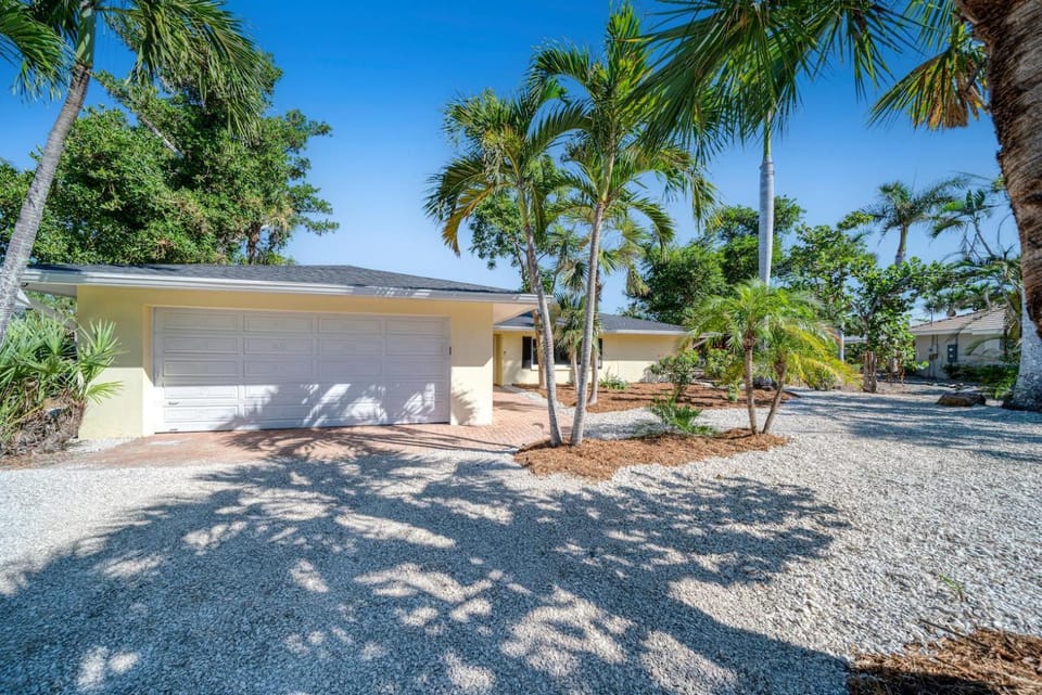 Sunken Treasure House in Sanibel Island