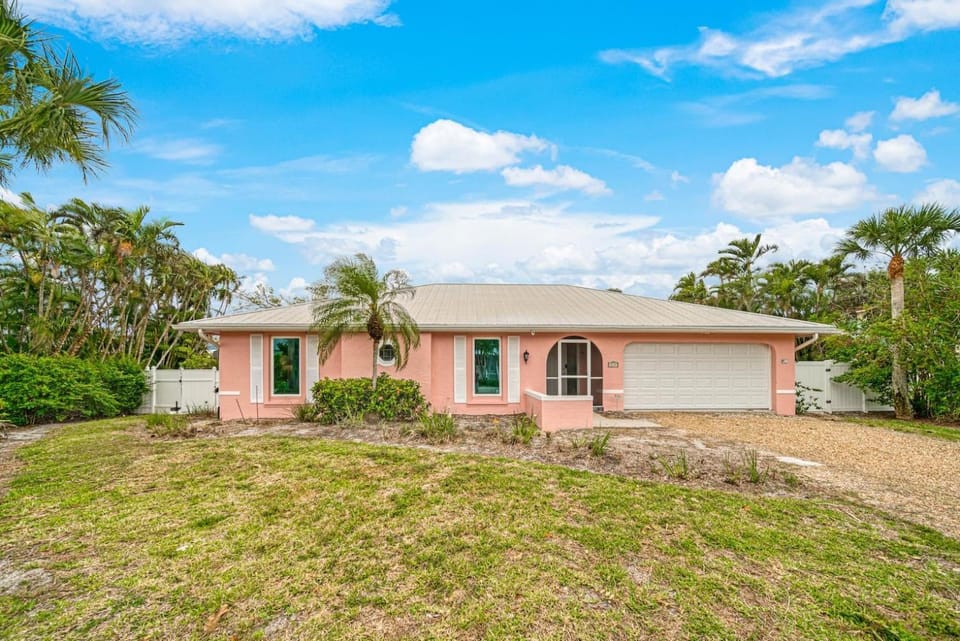 Sooner Beach Escape House in Sanibel Island