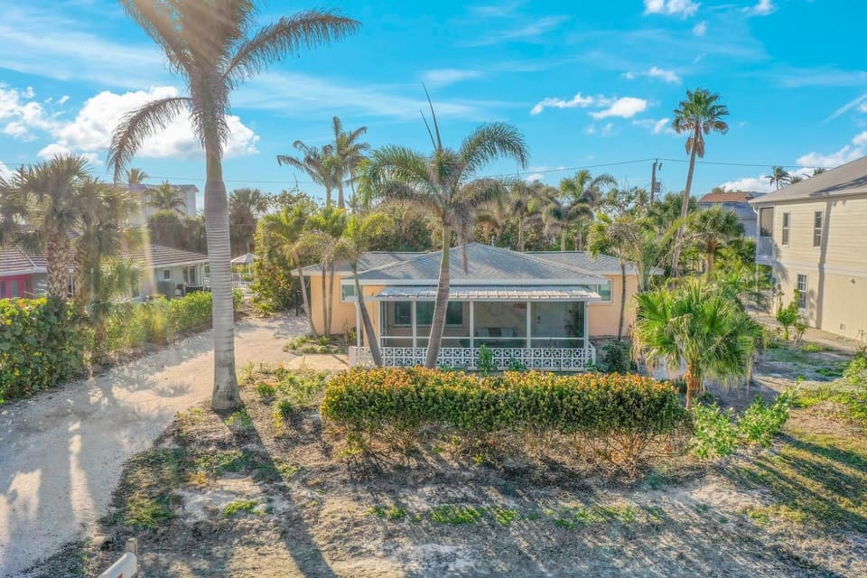 Peace, Love & Shells House in Sanibel Island