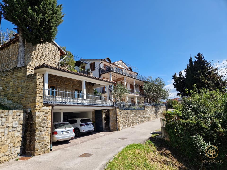 Property building, Day, Neighbourhood