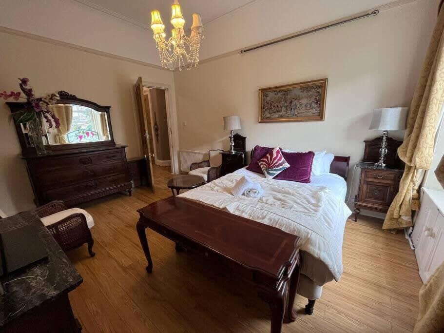Wonderful 3 Bed West End Flat Apartment in Glasgow