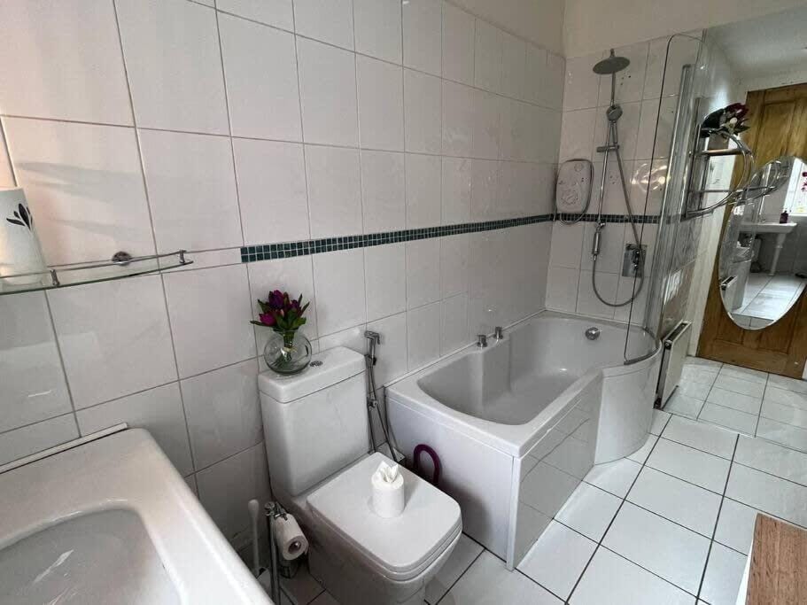 Wonderful 3 Bed West End Flat Apartment in Glasgow