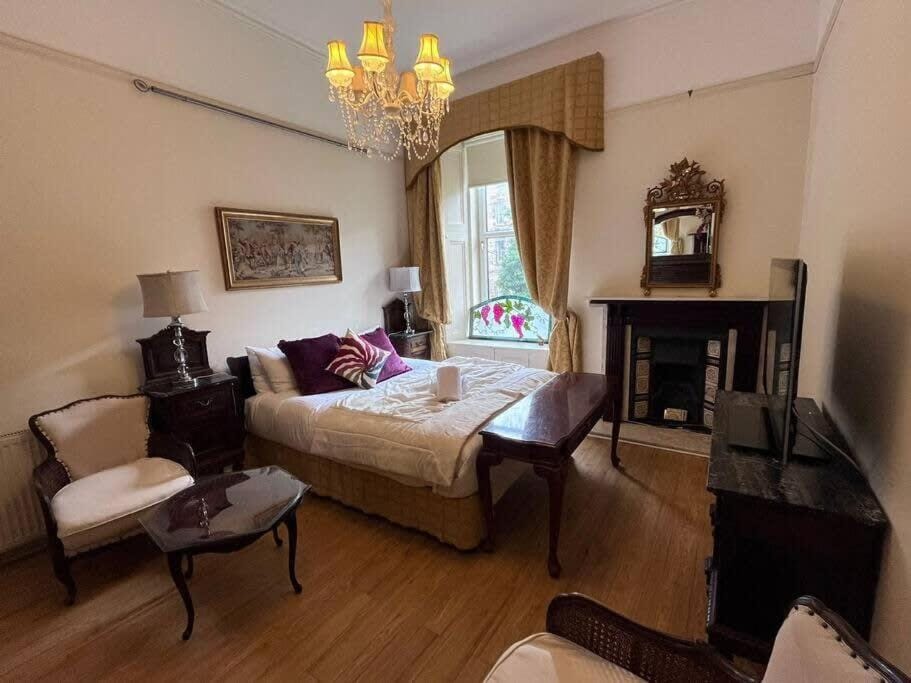 Wonderful 3 Bed West End Flat Apartment in Glasgow