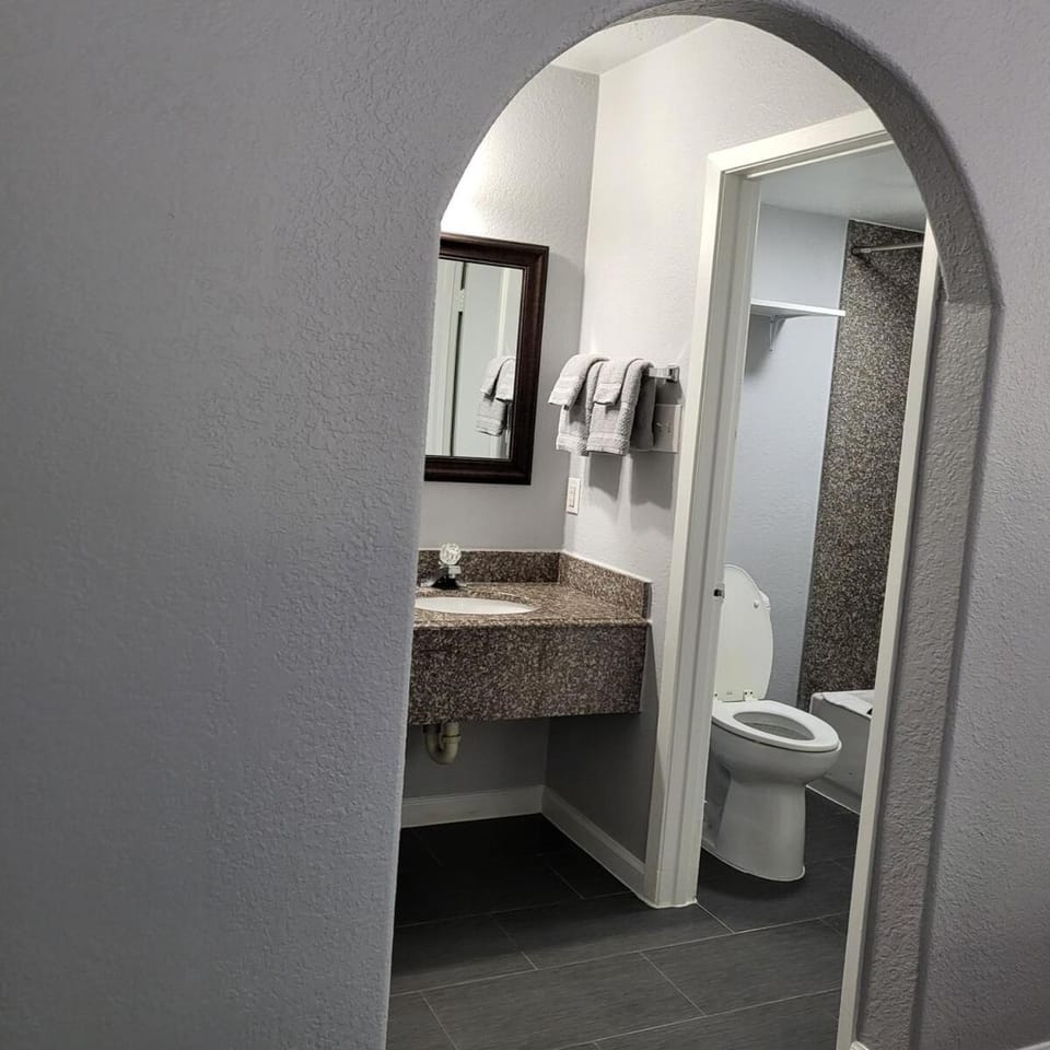 King Bed Hotel Studio 106 Apartment in Texas