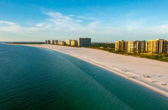 Tiki Hut Hideaway - Cozy Poolside Escape, Walk to Beach House in Vanderbilt Beach