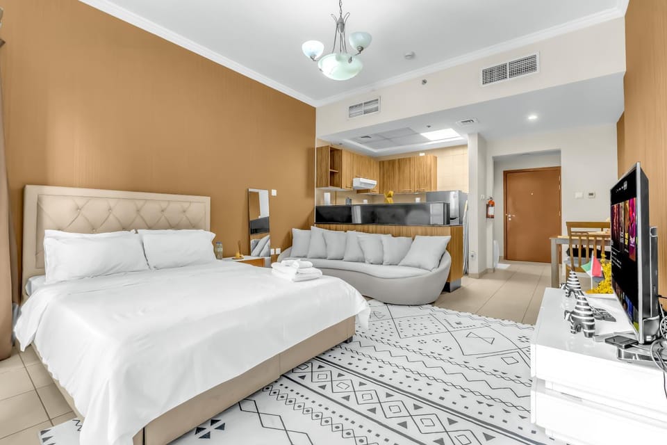 Bed, TV and multimedia, Living room, Photo of the whole room, Seating area, Dining area, Evening entertainment, Bedroom
