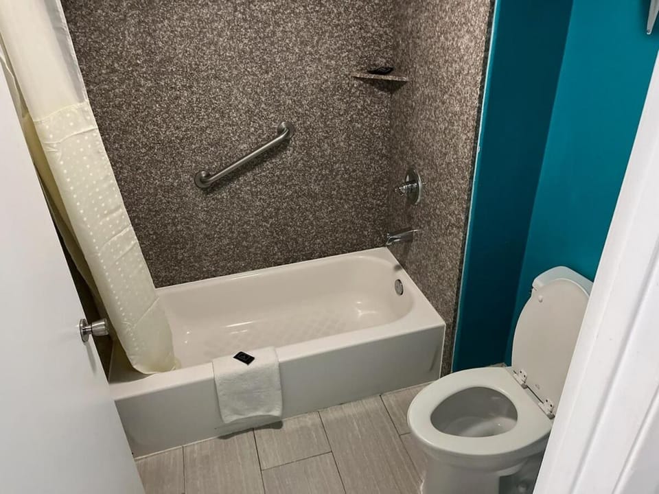 Queen Bed Hotel Studio 107 Apartment in Texas