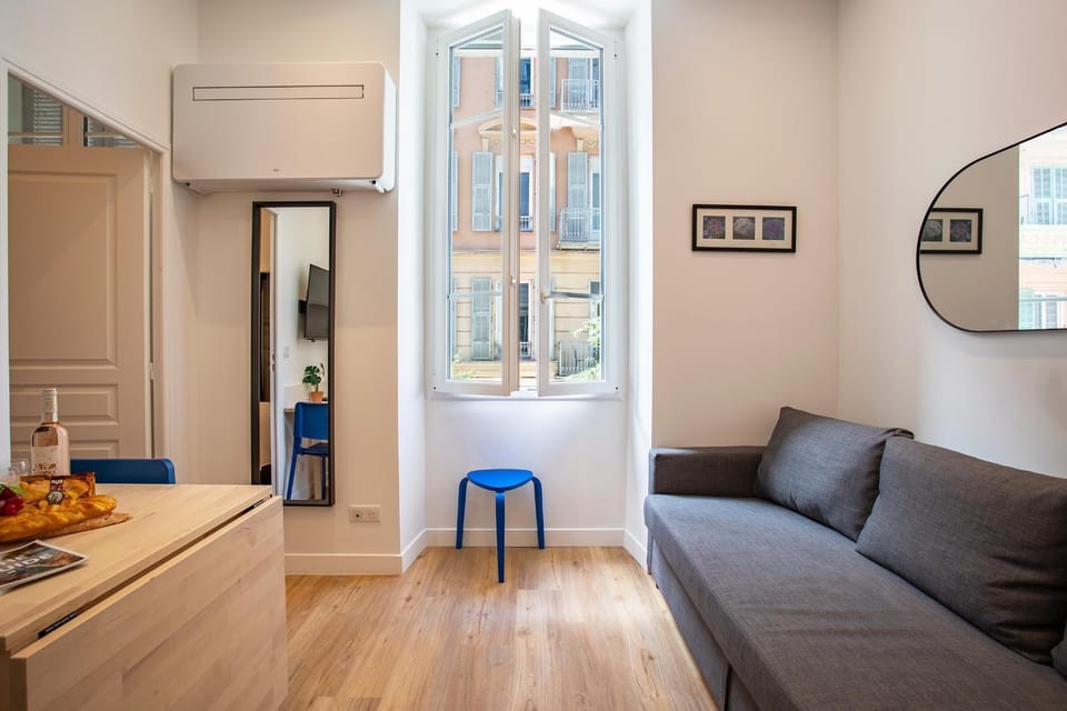Living room, Seating area, air conditioner