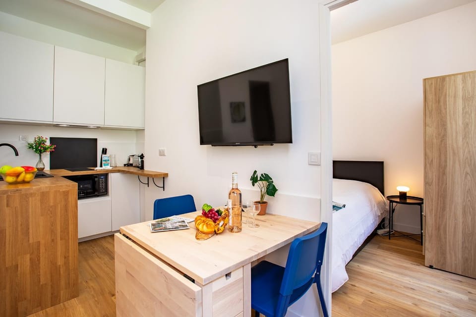 TV and multimedia, Kitchen or kitchenette, Seating area, Dining area