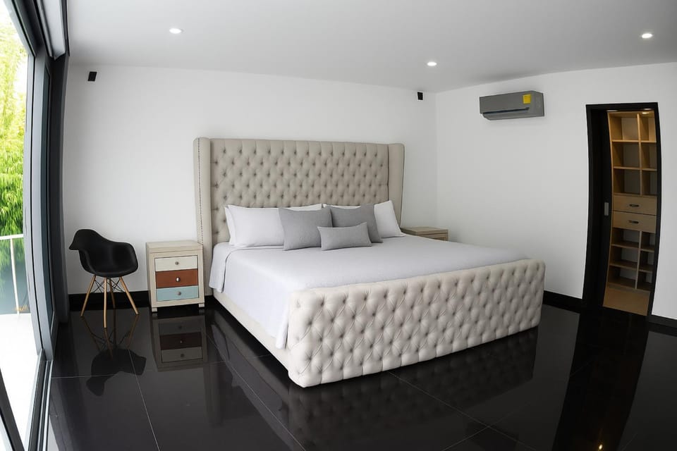 Bed, TV and multimedia, Balcony/Terrace, towels, wardrobe, air conditioner