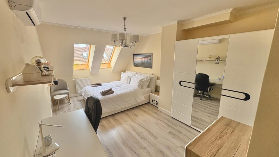 Bed, Bedroom, wardrobe