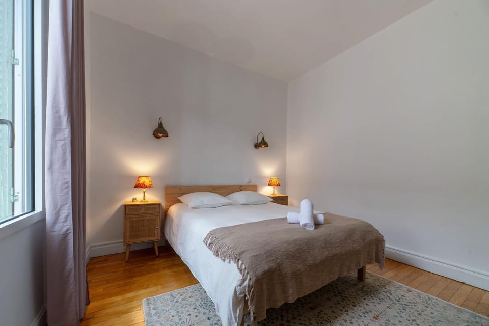 Bed, Photo of the whole room, Bedroom