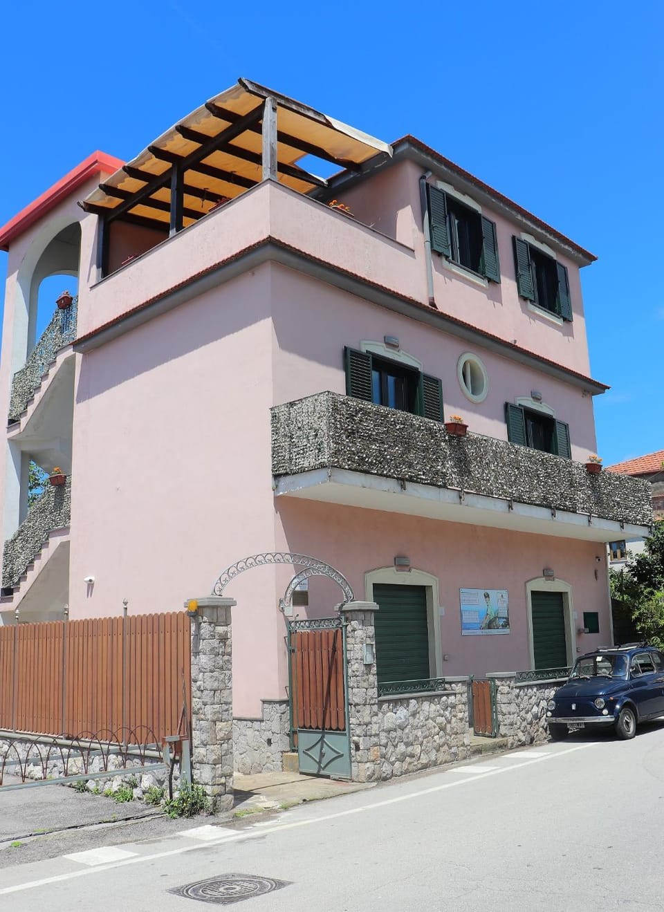 Facade/entrance