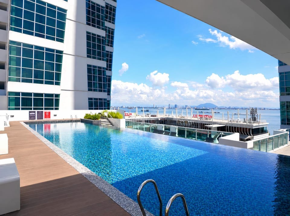 Pool view, Pool view
