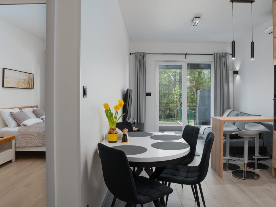 Bed, Living room, Photo of the whole room, Seating area, Dining area, Bedroom