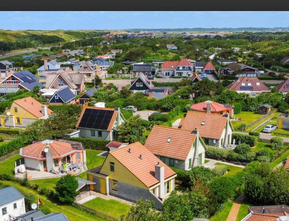 Property building, Day, Neighbourhood, Bird's eye view, Sea view, Street view, Location