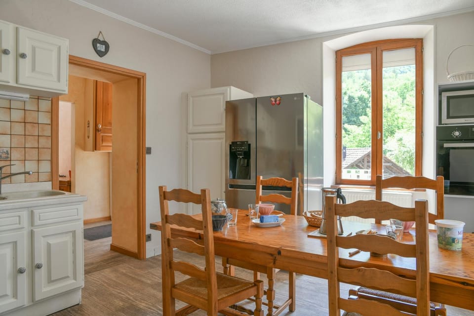 Property building, Kitchen or kitchenette, Living room