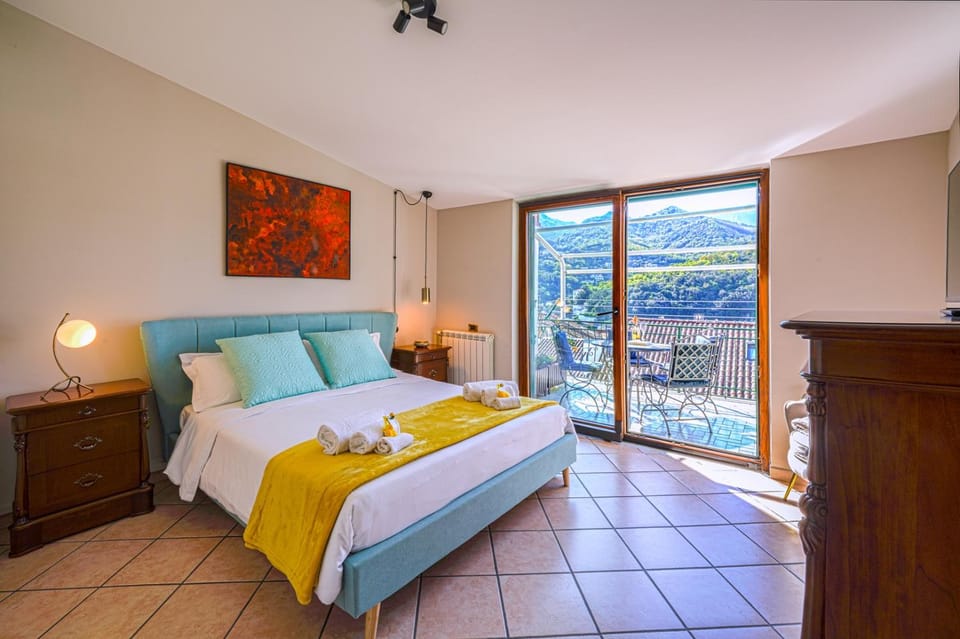 Bed, Natural landscape, Balcony/Terrace, Photo of the whole room, Bedroom, Mountain view