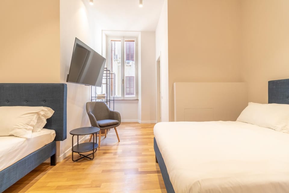 Bed, TV and multimedia, Bedroom