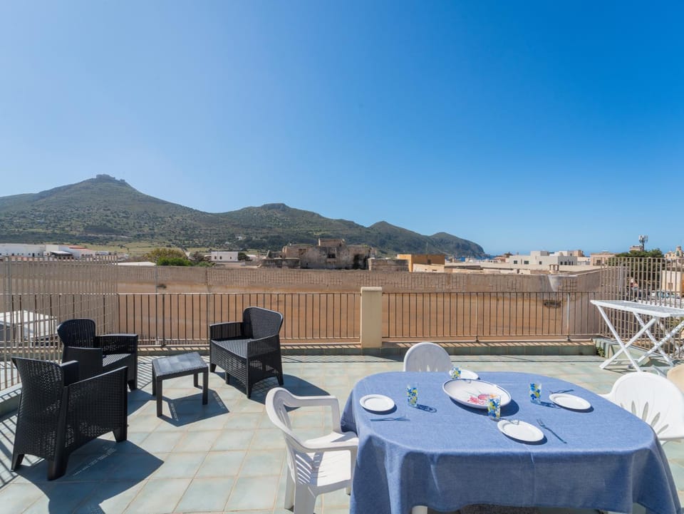 Property building, Nearby landmark, Day, Neighbourhood, Natural landscape, View (from property/room), View (from property/room), Balcony/Terrace, City view, Landmark view, Landmark view, Mountain view, Sea view, Sea view, Dinner