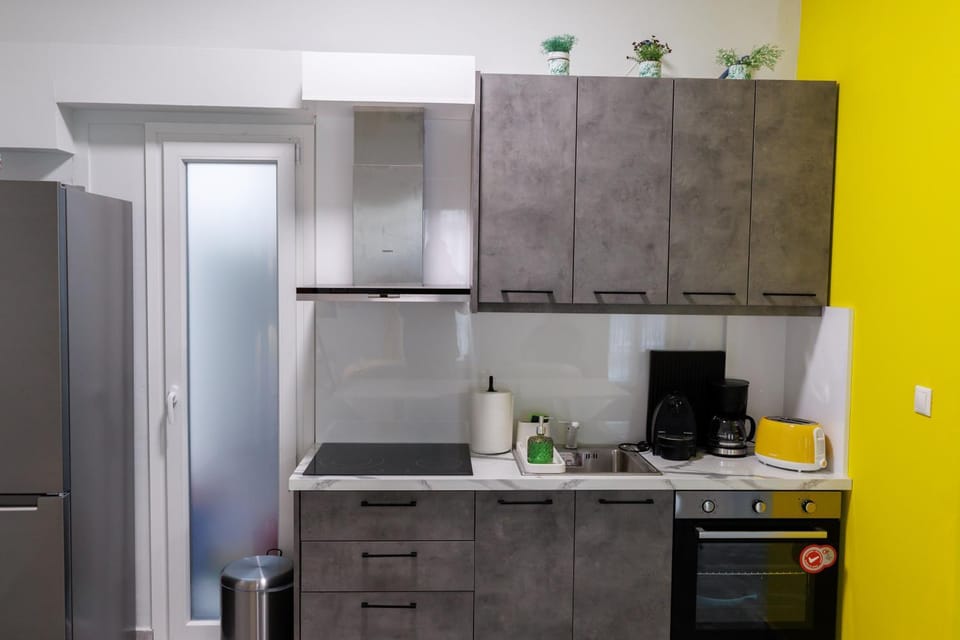 Kitchen or kitchenette, oven, stove