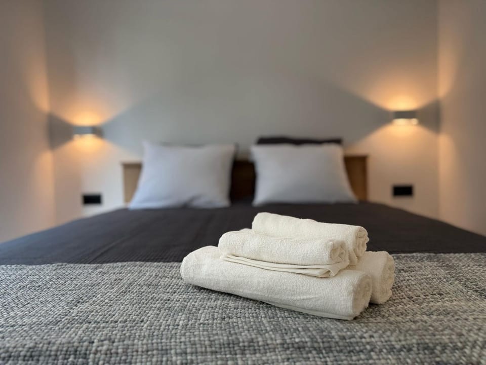 Bed, Photo of the whole room, Bedroom, towels
