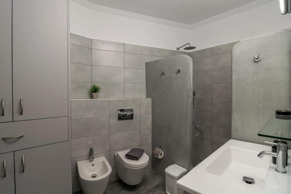 Renalda House in the Port of Adamas Apartment in Milos