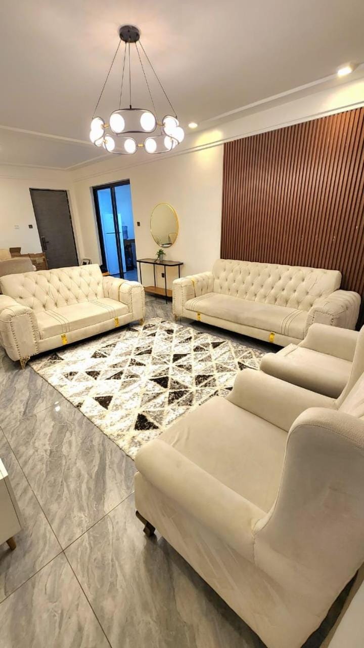 Elegant executive three bedroom apartment with breathtaking city views ,swimming pool ,fully equipped gym ,children playground and close to major shopping malls Apartment in Nairobi