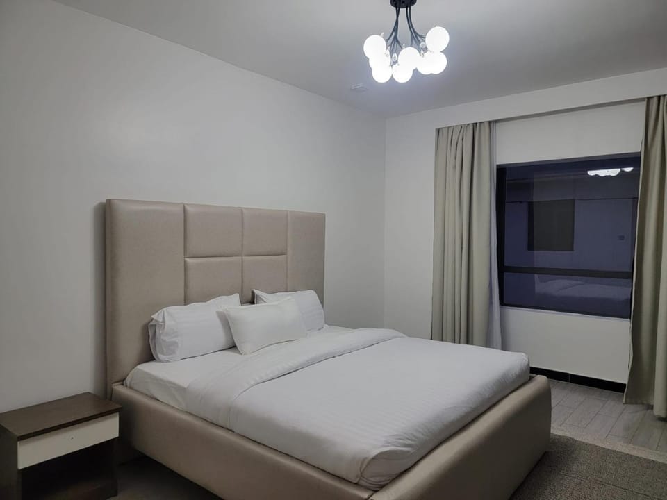 Elegant executive three bedroom apartment with breathtaking city views ,swimming pool ,fully equipped gym ,children playground and close to major shopping malls Apartment in Nairobi
