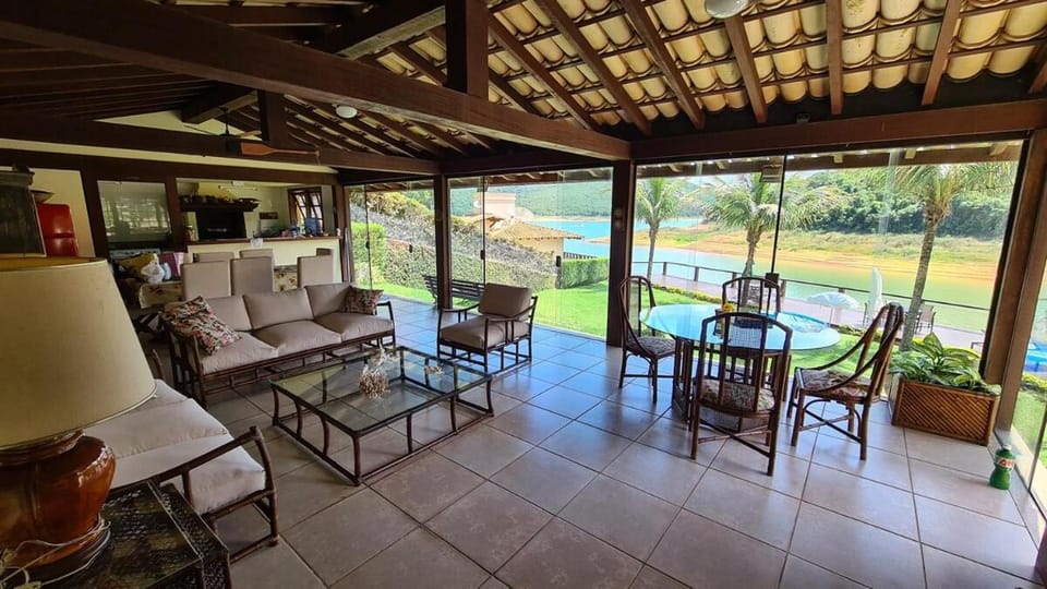 Casa na beira da represa em Capitólio - Escarpas do Lago House in State of São Paulo
