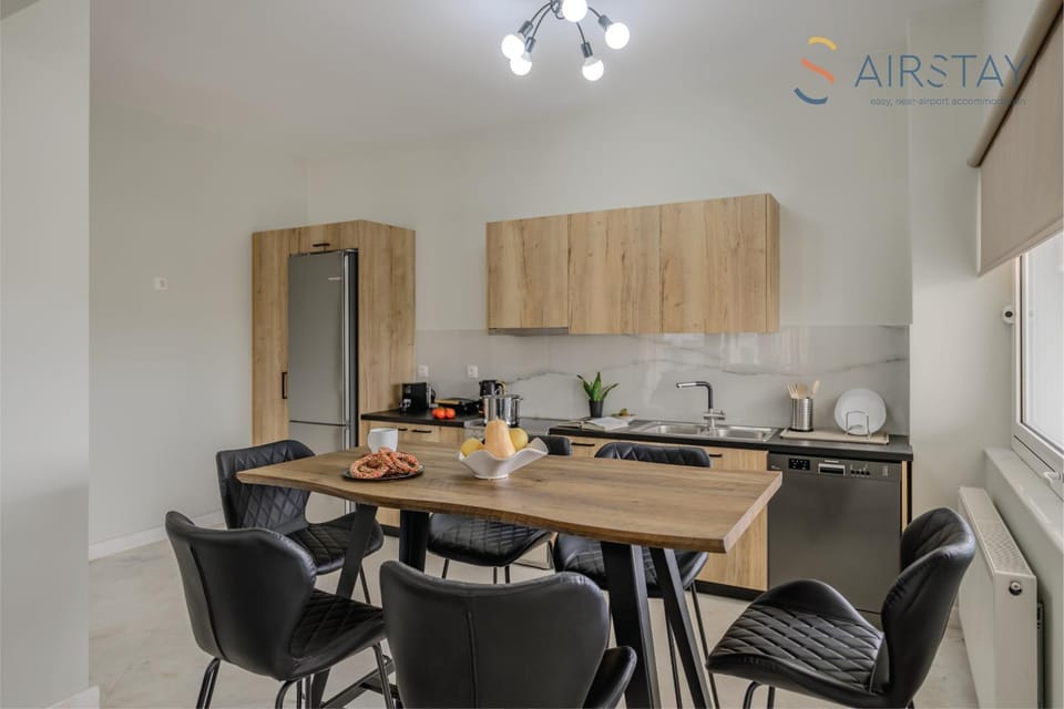 Dining area, kitchen