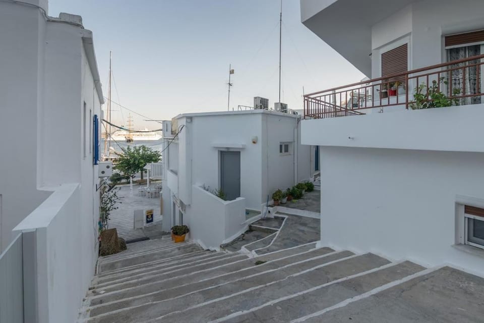 Matilda's studio in the port of Adamas Apartment in Milos