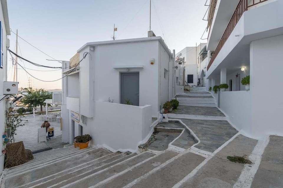 Matilda's studio in the port of Adamas Apartment in Milos
