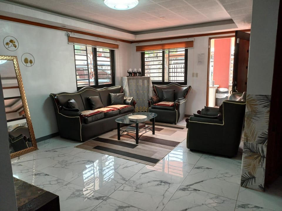 Facade/entrance, Living room, Decorative detail, Decorative detail, Seating area