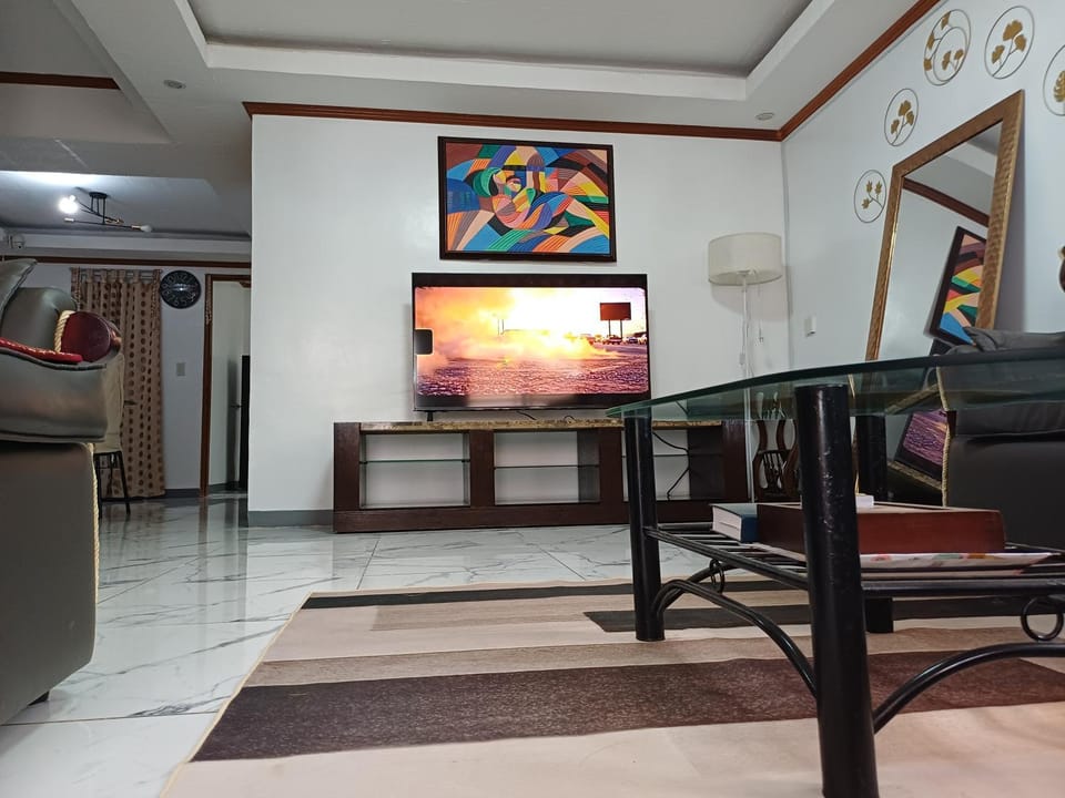 TV and multimedia, Living room, Seating area, Evening entertainment