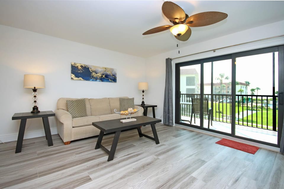 Cozy 1BR beachfront condo on Sanibel Island with stunning ocean views 3B2 Apartment in Sanibel Island