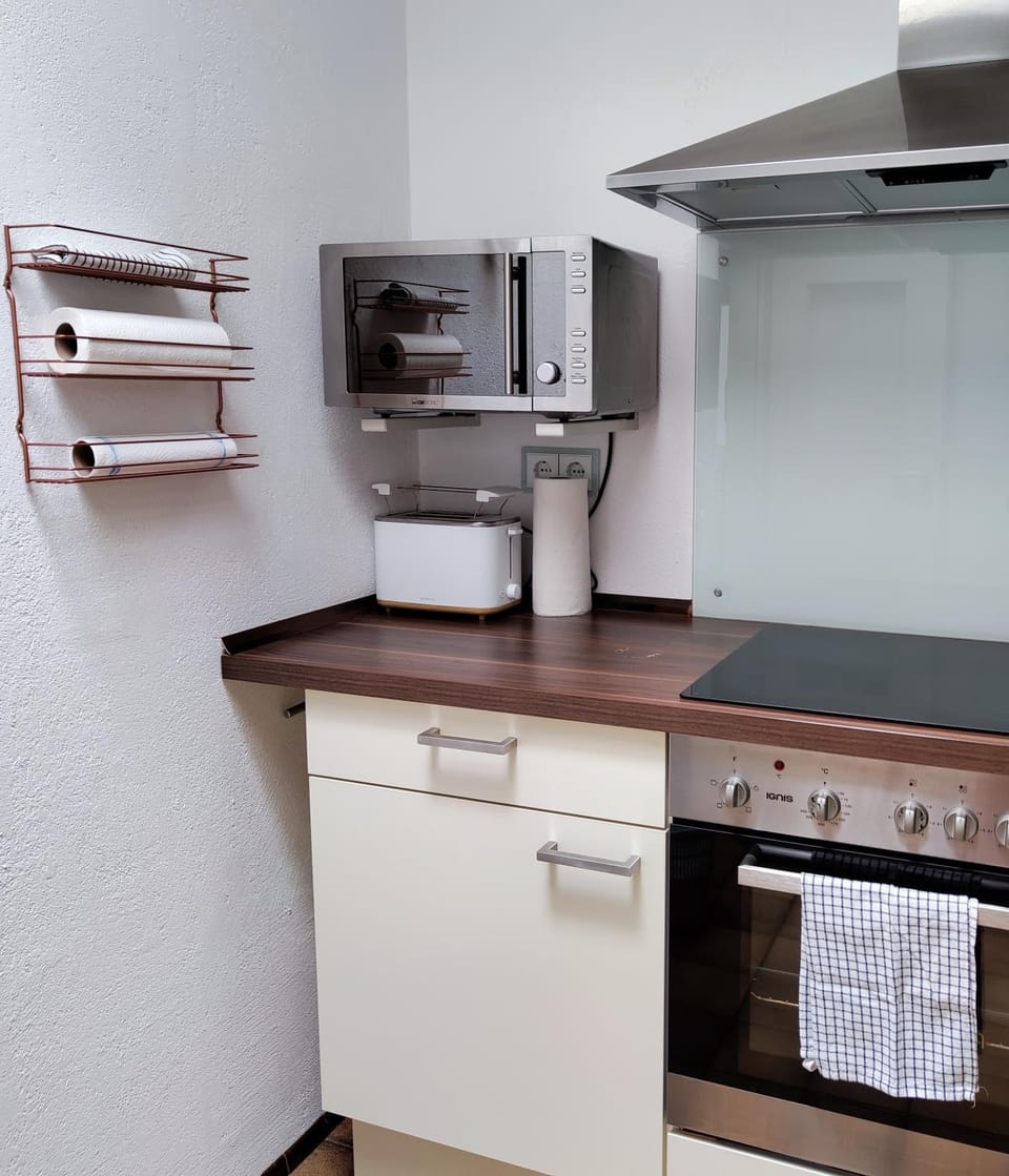 Kitchen or kitchenette, microwave, toaster