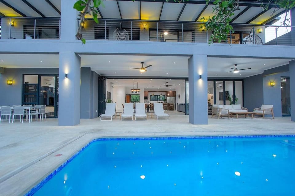 Giraffe Oasis - Kruger Luxury Family Villa Villa in South Africa