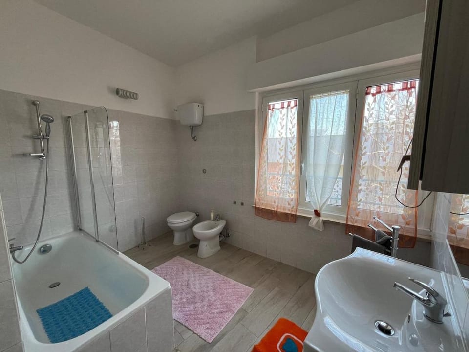 Bathroom, Bath