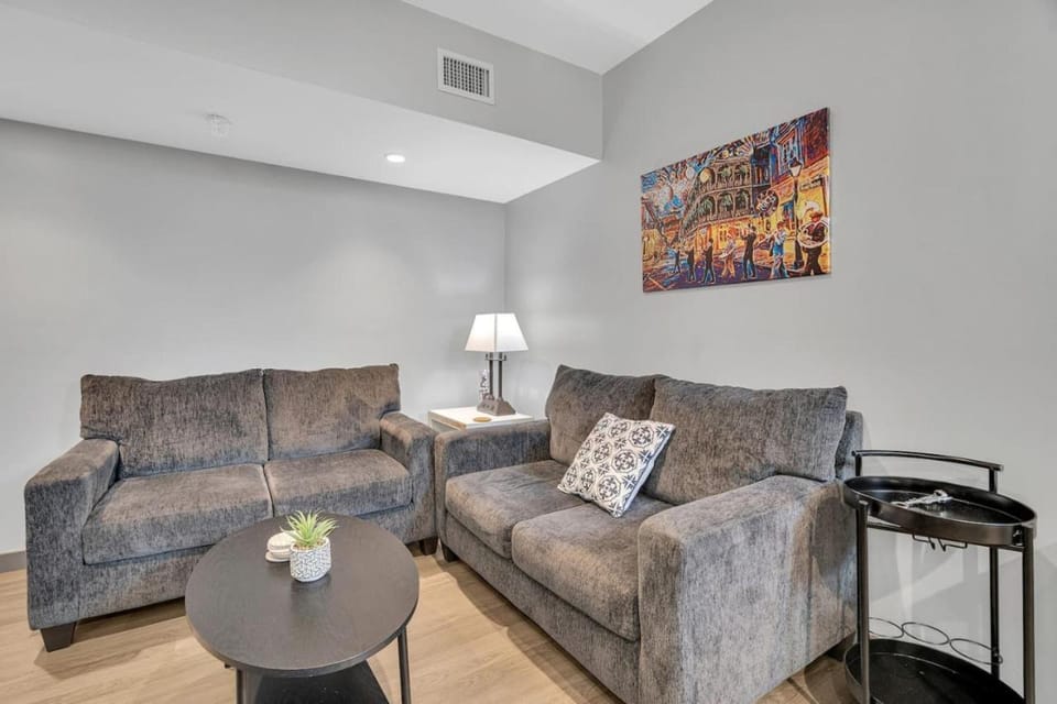 New Orleans Bywater Apartments at 4200 St Claude Avenue Apartment in Ninth Ward
