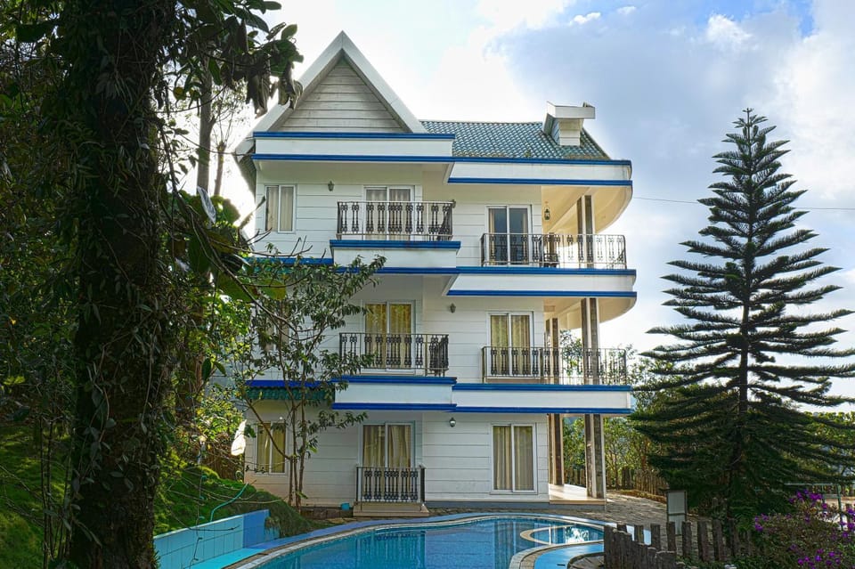 Property building, Pool view, Swimming pool