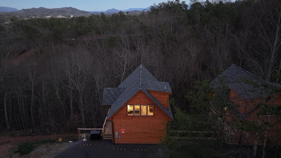 Property building, Spring, Neighbourhood, Natural landscape, Bird's eye view, View (from property/room), View (from property/room), Decorative detail, Decorative detail, City view, City view, Mountain view, Mountain view, Sunset