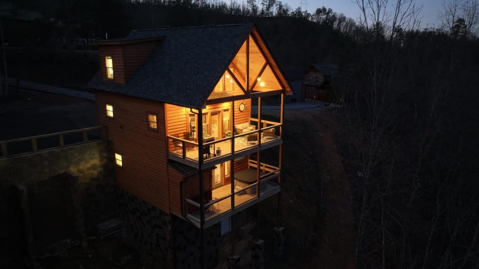 Property building, Spring, Night, Neighbourhood, Natural landscape, Bird's eye view, View (from property/room), View (from property/room), Decorative detail, Decorative detail, Mountain view, Mountain view
