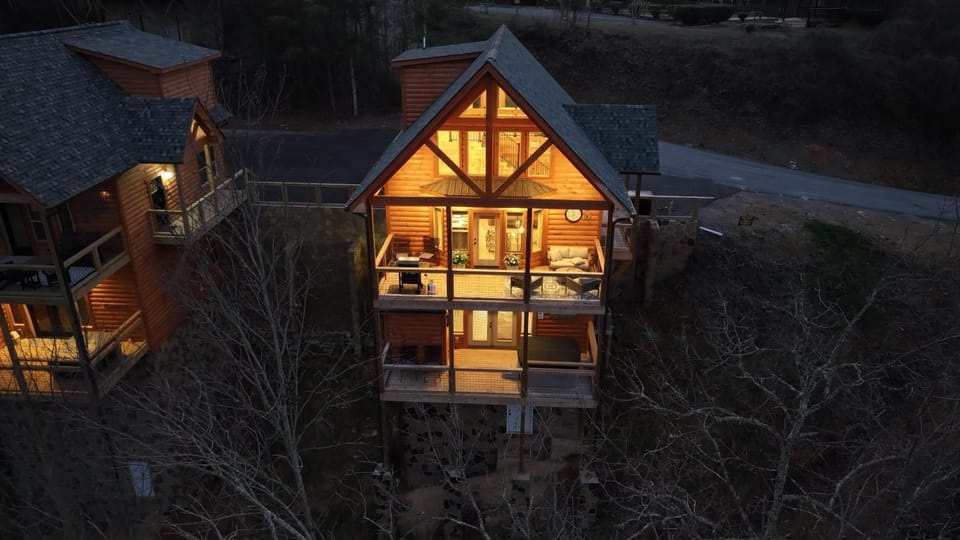 Property building, Night, Neighbourhood, Natural landscape, Bird's eye view, Winter, View (from property/room), Balcony/Terrace, Balcony/Terrace, Decorative detail, Decorative detail