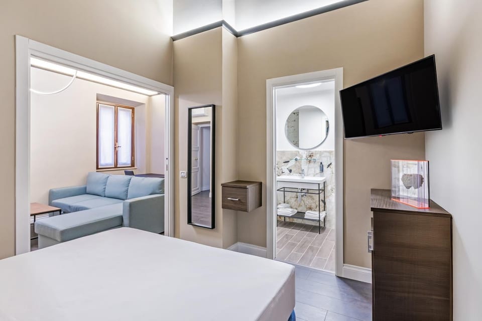Bed, Bathroom, TV and multimedia, Living room, Photo of the whole room, Seating area, Bedroom