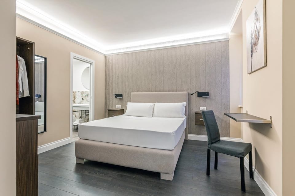 Bed, TV and multimedia, Photo of the whole room, Bedroom, towels, wardrobe