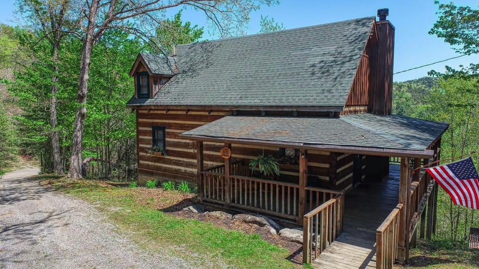 Bear Pause Chalet in Sevier County