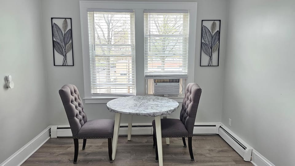 Kitchen or kitchenette, Seating area, Dining area